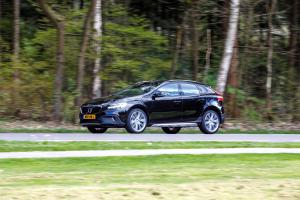 Volvo V40 D4 Cross Country 2016 года